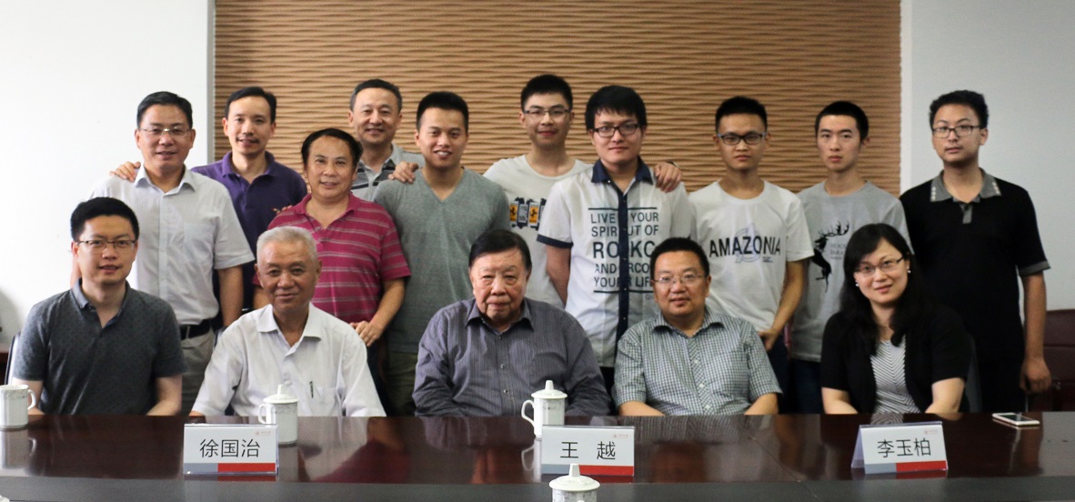 王越院士一行与91国产
老师及参赛学生合影 王越院士一行与91国产
老师及参赛学生合影